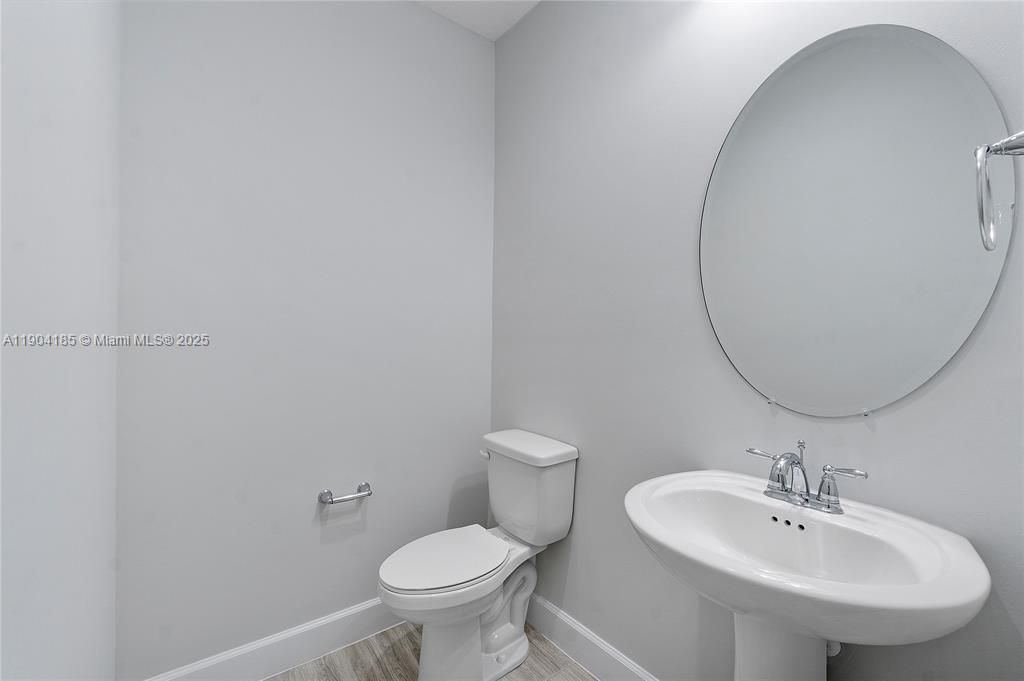 En Venta: $925,000 (5 camas, 4 baños, 3979 Pies cuadrados)