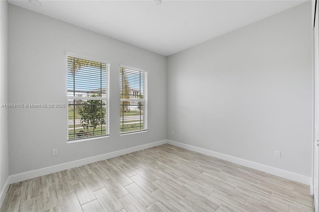 En Venta: $925,000 (5 camas, 4 baños, 3979 Pies cuadrados)