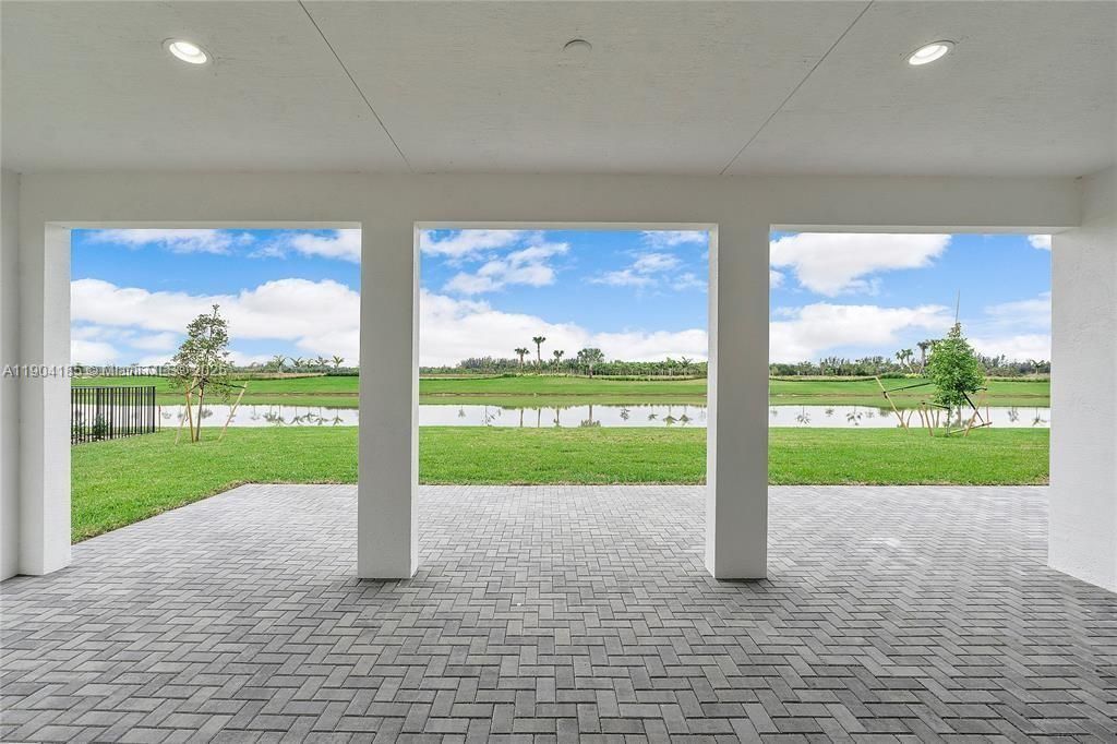 En Venta: $925,000 (5 camas, 4 baños, 3979 Pies cuadrados)