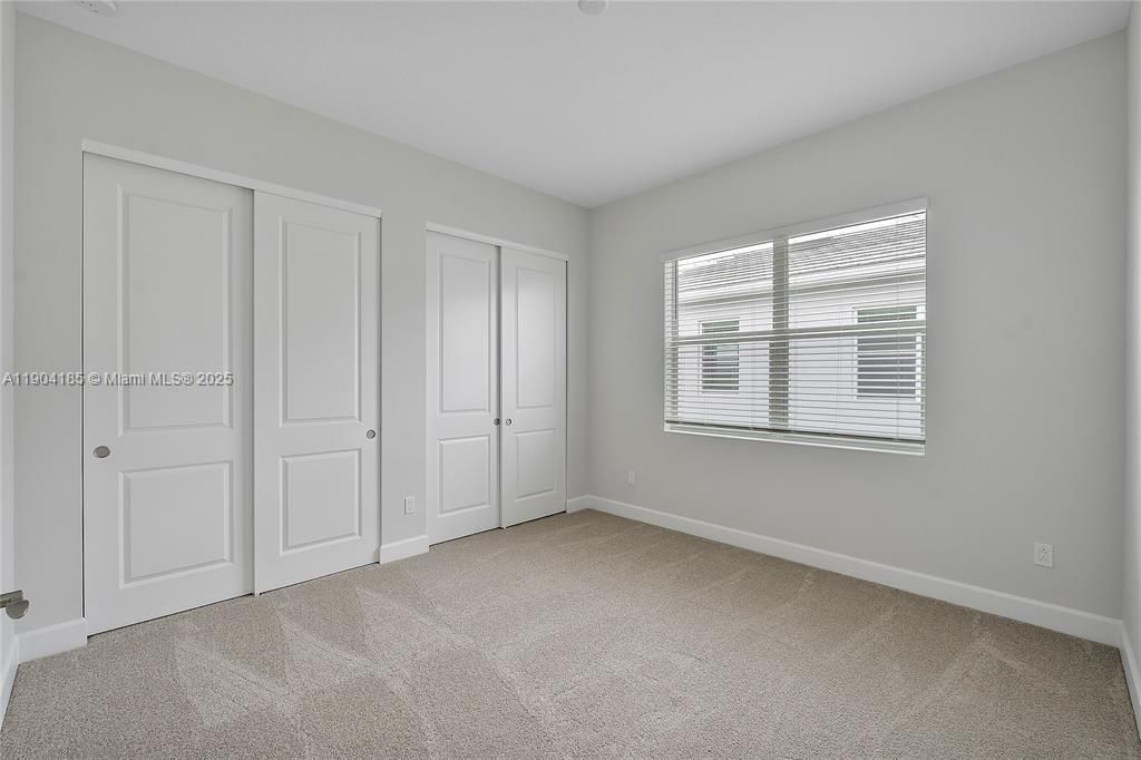 En Venta: $925,000 (5 camas, 4 baños, 3979 Pies cuadrados)