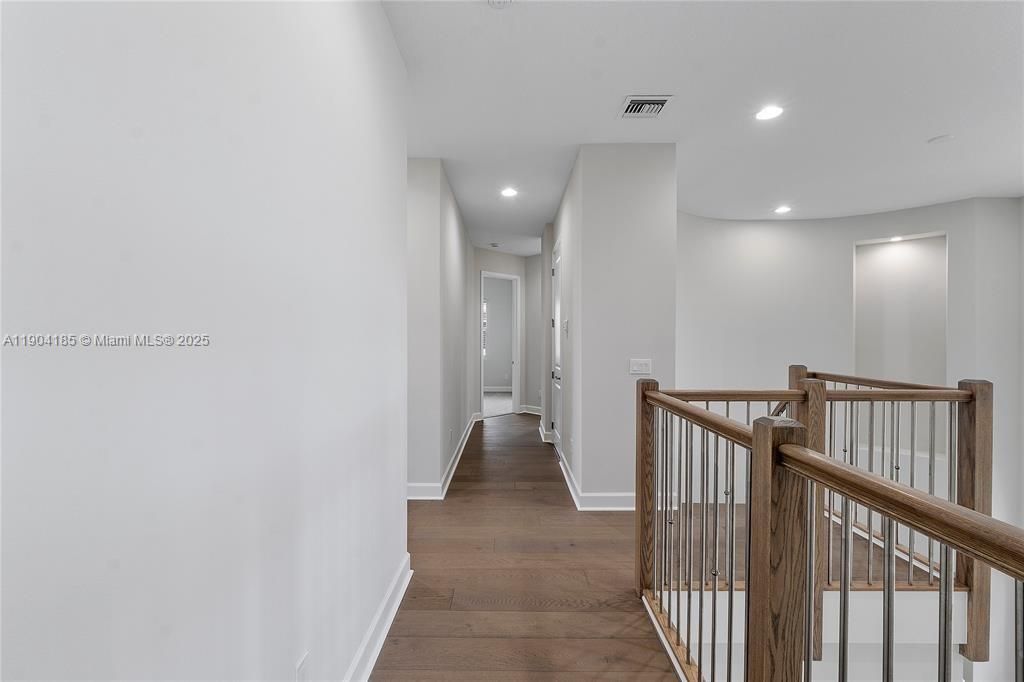 En Venta: $925,000 (5 camas, 4 baños, 3979 Pies cuadrados)