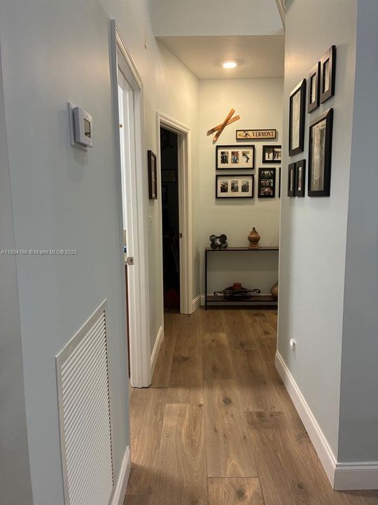 Под контрактом: $624,900 (3 спален, 2 ванн, 1882 Квадратных фут)