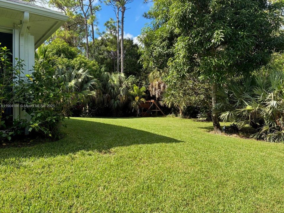 Под контрактом: $624,900 (3 спален, 2 ванн, 1882 Квадратных фут)