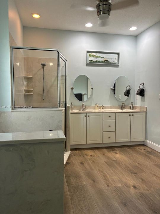 Под контрактом: $624,900 (3 спален, 2 ванн, 1882 Квадратных фут)