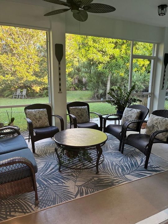 Под контрактом: $624,900 (3 спален, 2 ванн, 1882 Квадратных фут)