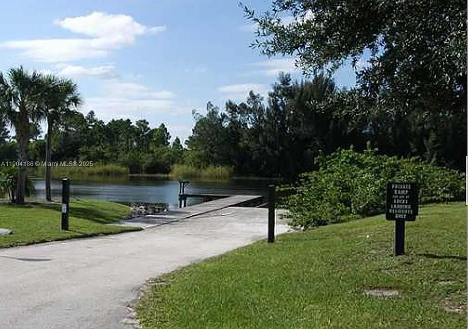 Под контрактом: $624,900 (3 спален, 2 ванн, 1882 Квадратных фут)