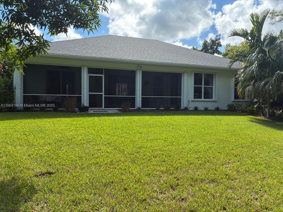 Под контрактом: $624,900 (3 спален, 2 ванн, 1882 Квадратных фут)