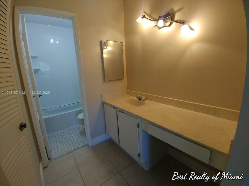 最近租的: $2,300 (2 贝兹, 2 浴室, 1209 平方英尺)