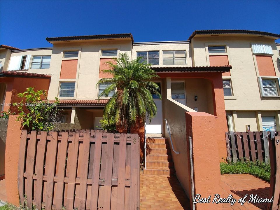 最近租的: $2,300 (2 贝兹, 2 浴室, 1209 平方英尺)