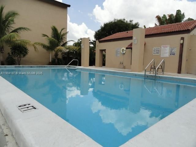 最近租的: $2,300 (2 贝兹, 2 浴室, 1209 平方英尺)