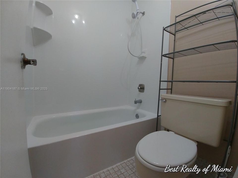 最近租的: $2,300 (2 贝兹, 2 浴室, 1209 平方英尺)