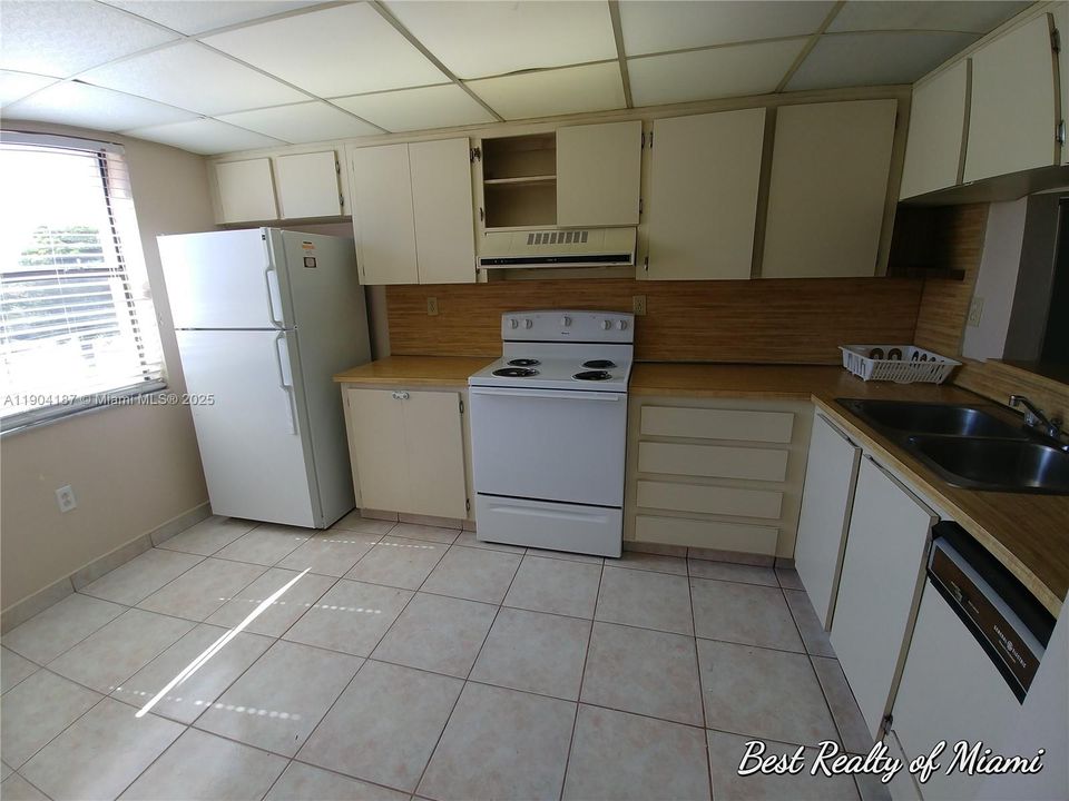 最近租的: $2,300 (2 贝兹, 2 浴室, 1209 平方英尺)