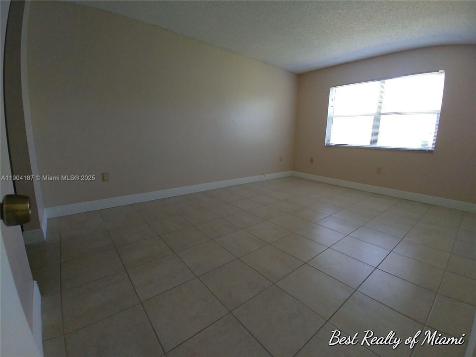 最近租的: $2,300 (2 贝兹, 2 浴室, 1209 平方英尺)