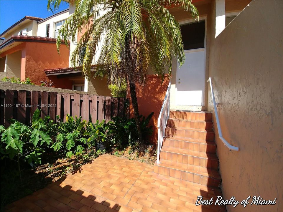 最近租的: $2,300 (2 贝兹, 2 浴室, 1209 平方英尺)