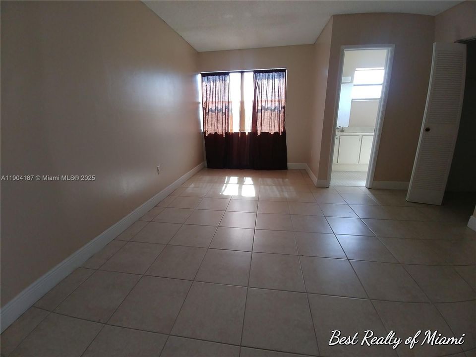 最近租的: $2,300 (2 贝兹, 2 浴室, 1209 平方英尺)