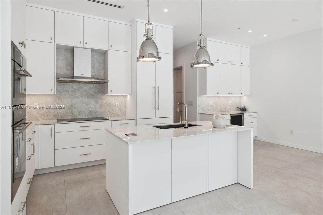 待售: $1,380,000 (2 贝兹, 2 浴室, 1450 平方英尺)