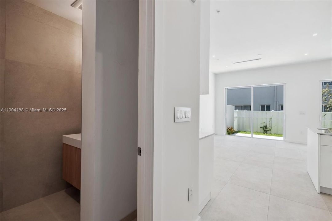 待售: $1,380,000 (2 贝兹, 2 浴室, 1450 平方英尺)