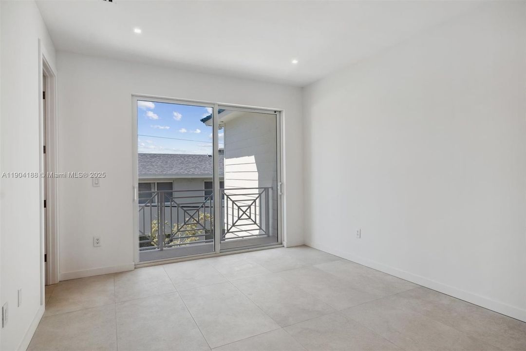 待售: $1,380,000 (2 贝兹, 2 浴室, 1450 平方英尺)