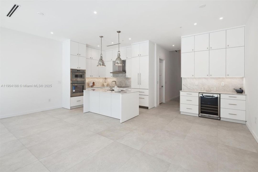 待售: $1,380,000 (2 贝兹, 2 浴室, 1450 平方英尺)