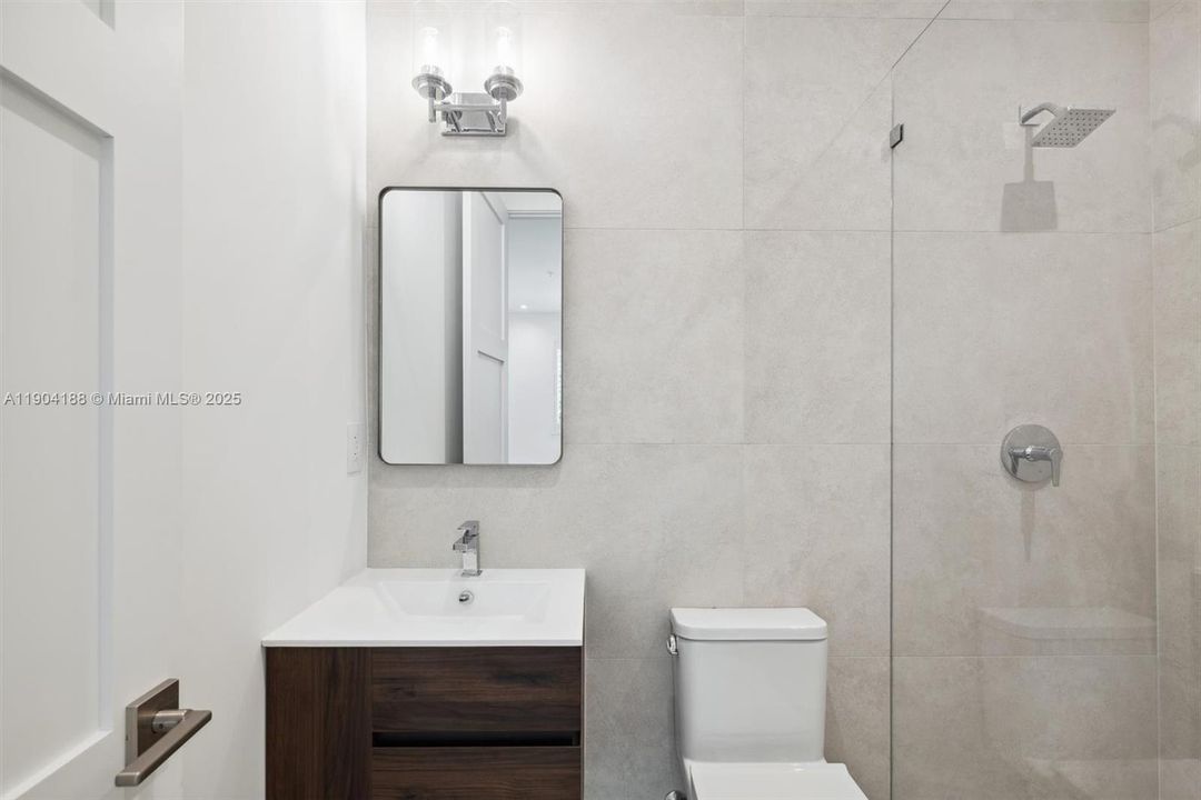 待售: $1,380,000 (2 贝兹, 2 浴室, 1450 平方英尺)