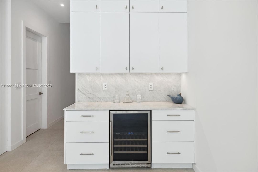 待售: $1,380,000 (2 贝兹, 2 浴室, 1450 平方英尺)