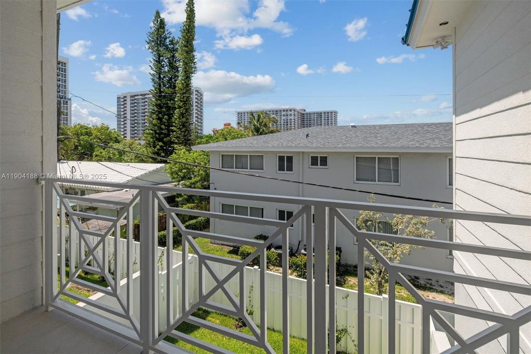 待售: $1,380,000 (2 贝兹, 2 浴室, 1450 平方英尺)