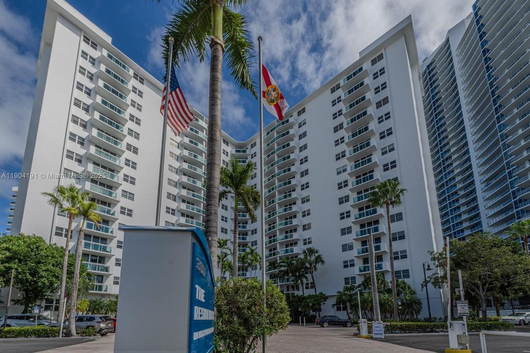 最近租的: $3,250 (2 贝兹, 2 浴室, 1362 平方英尺)