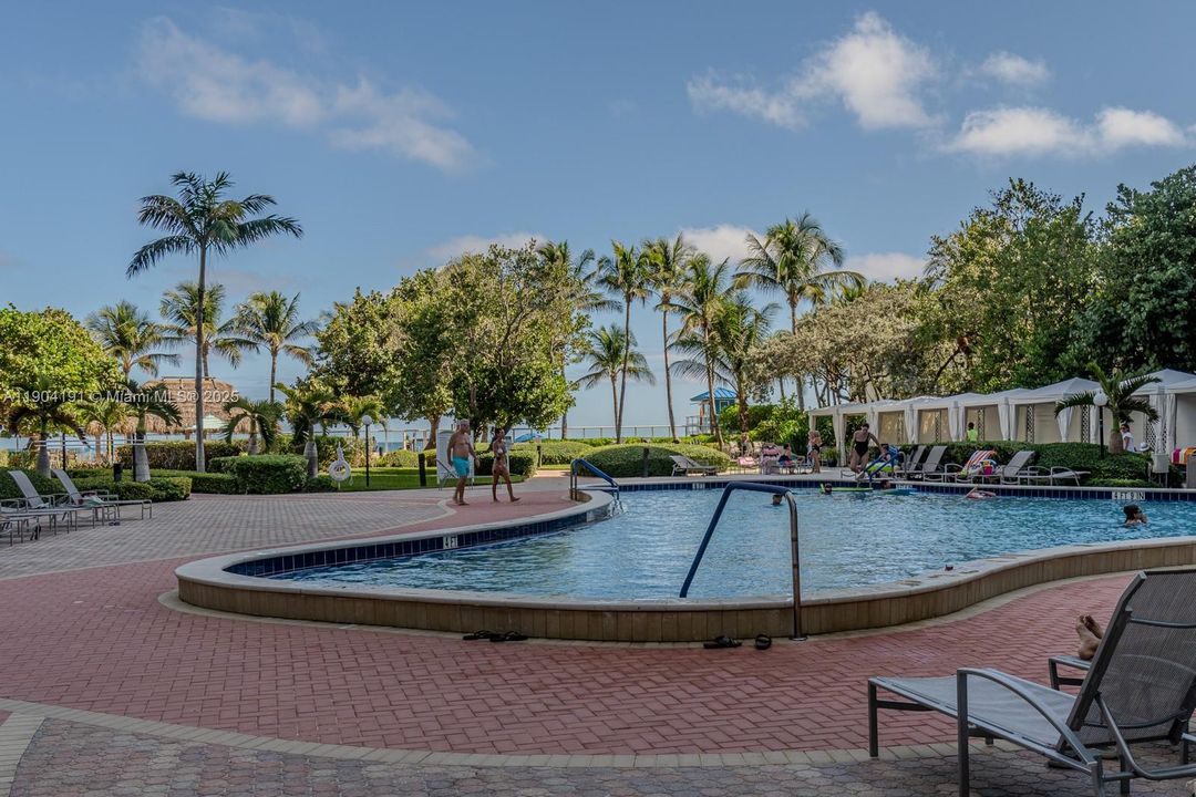 最近租的: $3,250 (2 贝兹, 2 浴室, 1362 平方英尺)