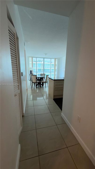 For Sale: $550,000 (2 beds, 2 baths, 1102 Square Feet)