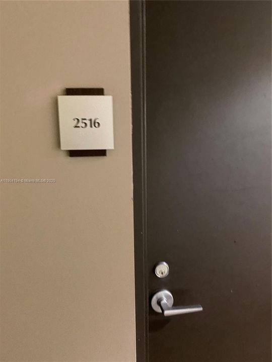 For Sale: $550,000 (2 beds, 2 baths, 1102 Square Feet)