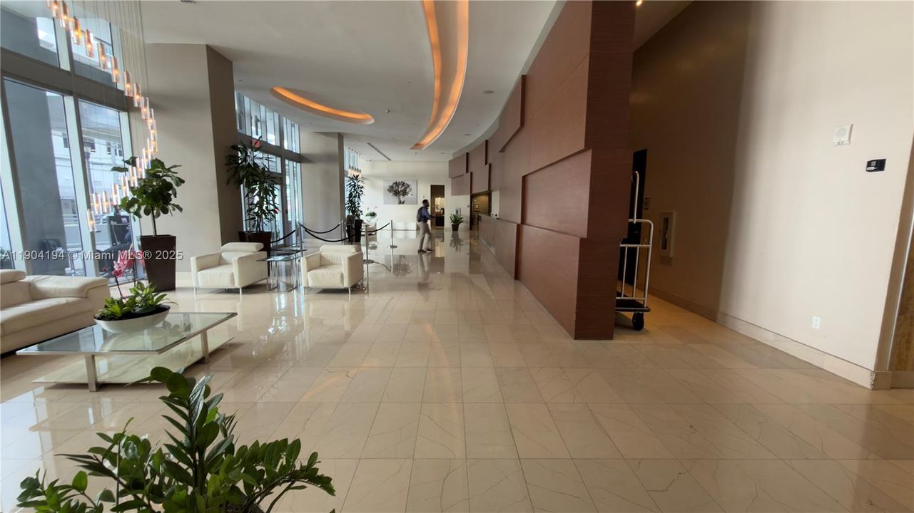 For Sale: $550,000 (2 beds, 2 baths, 1102 Square Feet)