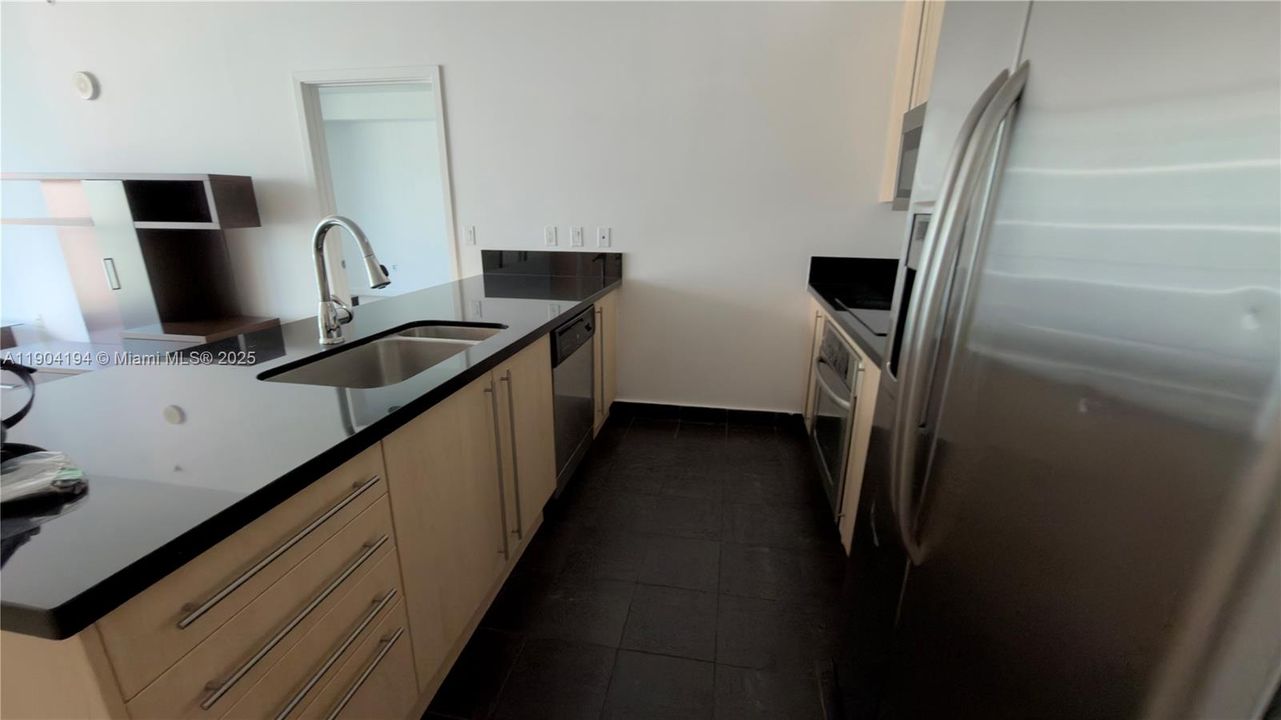 For Sale: $550,000 (2 beds, 2 baths, 1102 Square Feet)