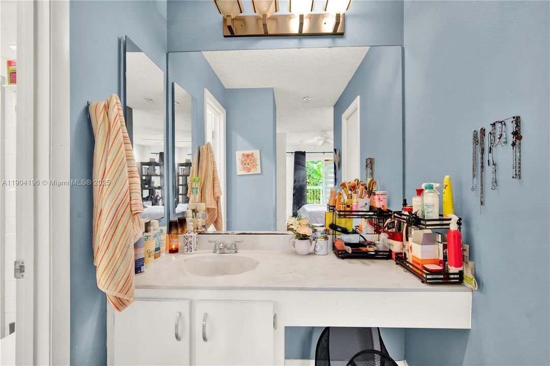 For Sale: $360,000 (3 beds, 2 baths, 1060 Square Feet)