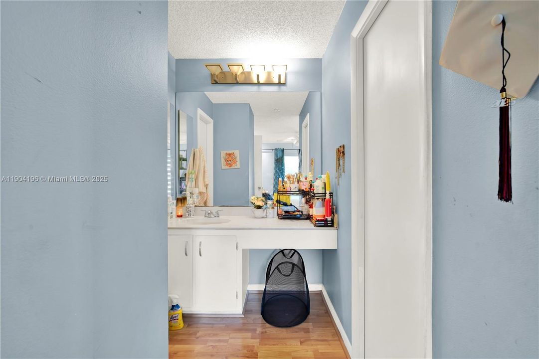 For Sale: $360,000 (3 beds, 2 baths, 1060 Square Feet)