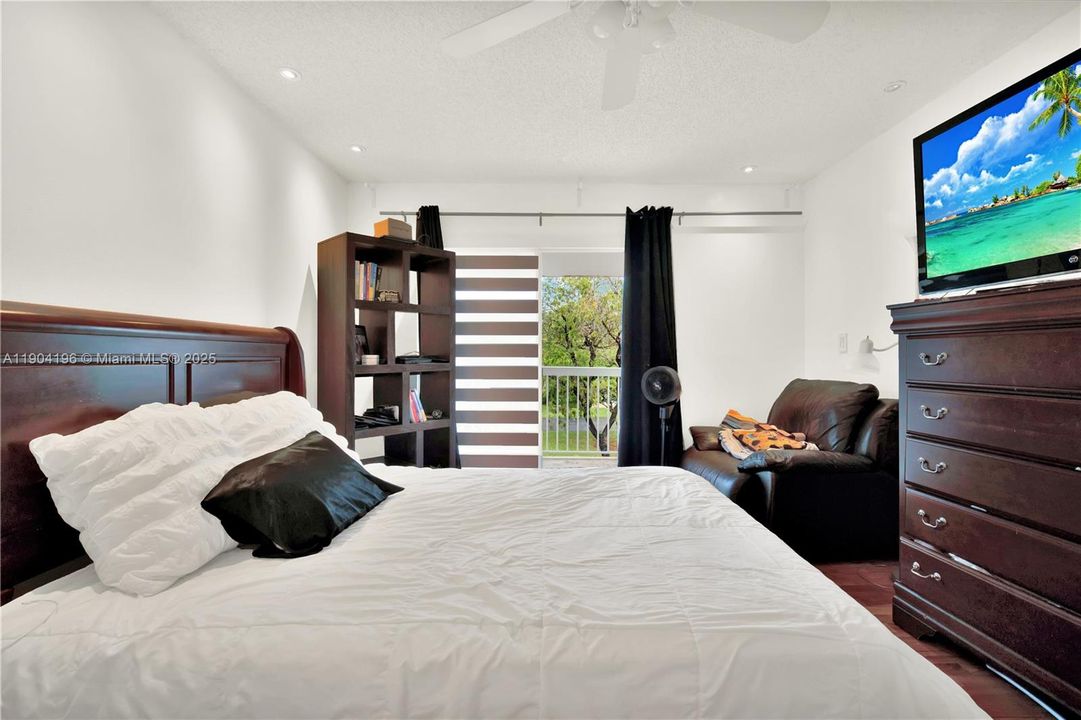 For Sale: $360,000 (3 beds, 2 baths, 1060 Square Feet)