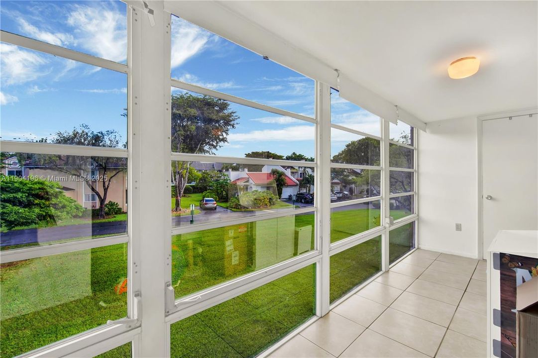 For Sale: $360,000 (3 beds, 2 baths, 1060 Square Feet)