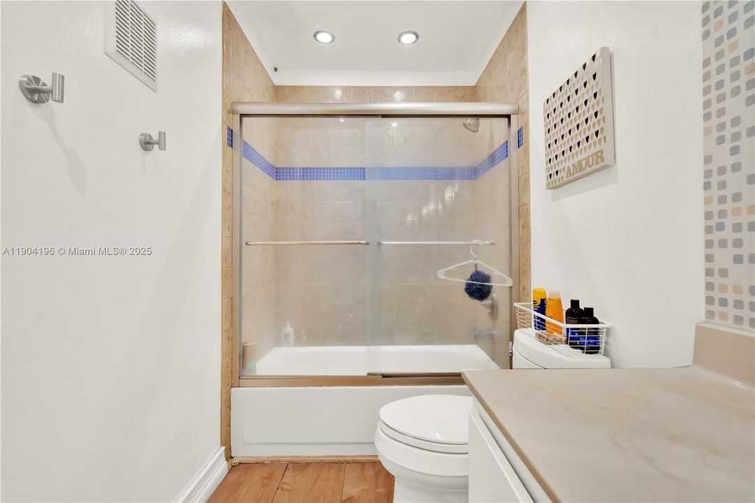 For Sale: $360,000 (3 beds, 2 baths, 1060 Square Feet)