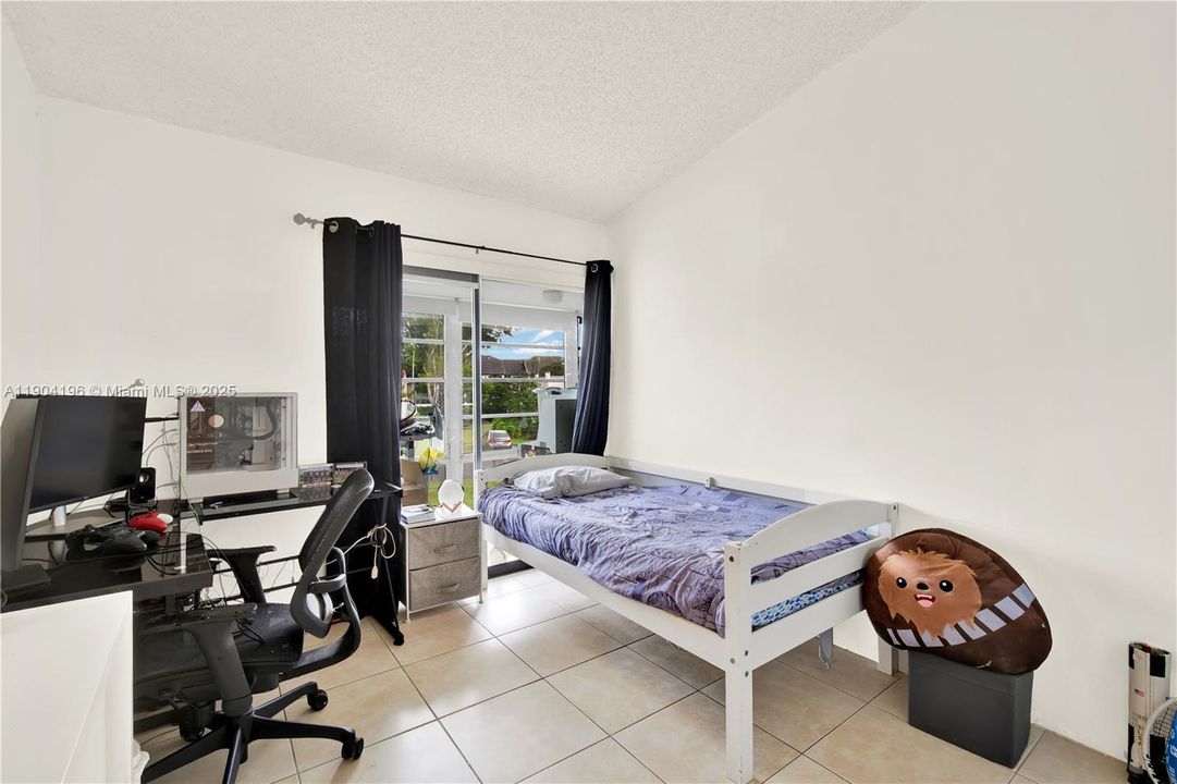 For Sale: $360,000 (3 beds, 2 baths, 1060 Square Feet)