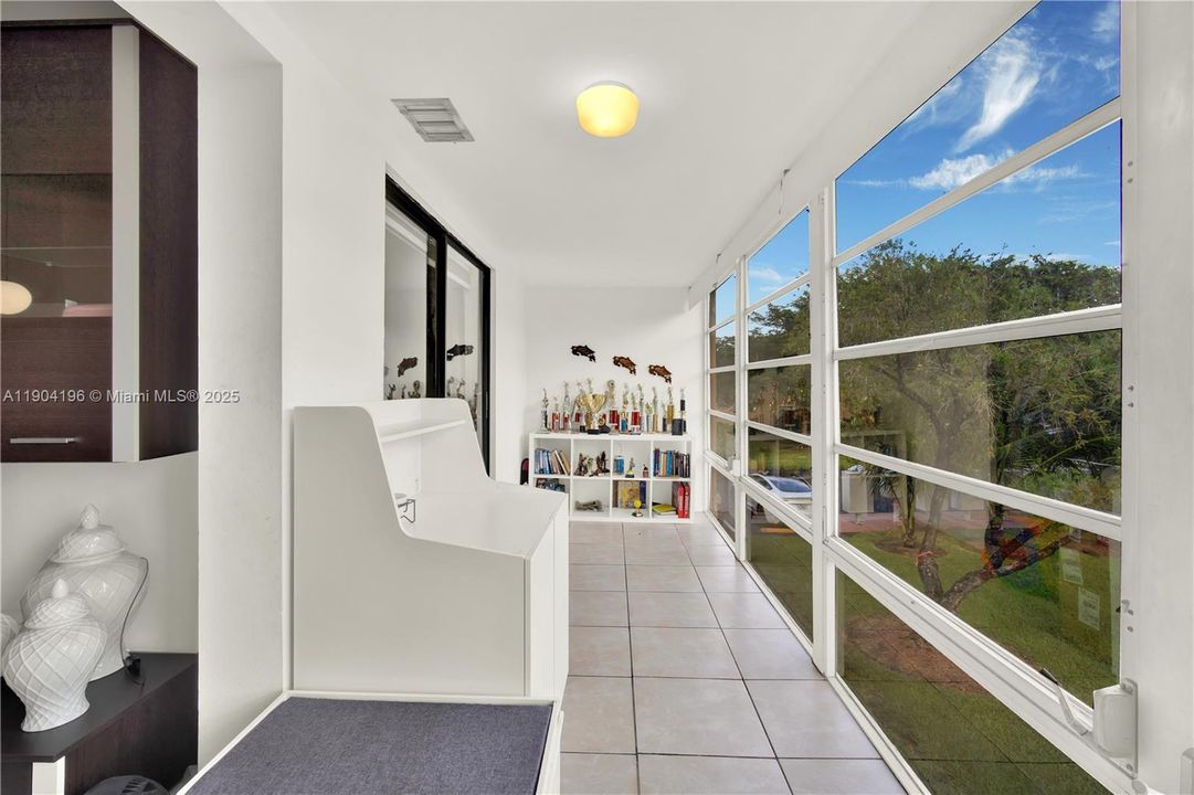 For Sale: $360,000 (3 beds, 2 baths, 1060 Square Feet)