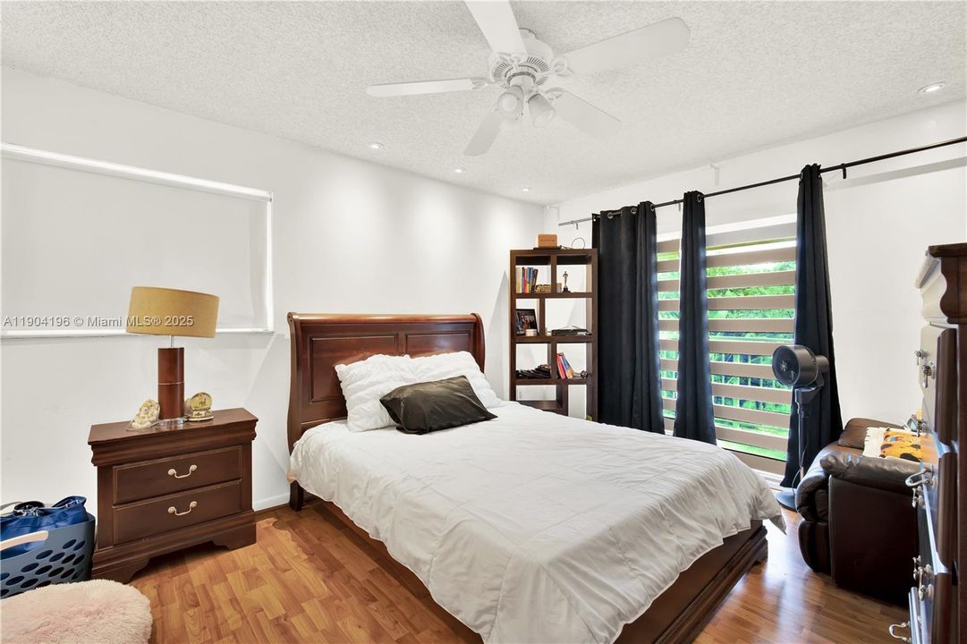 For Sale: $360,000 (3 beds, 2 baths, 1060 Square Feet)