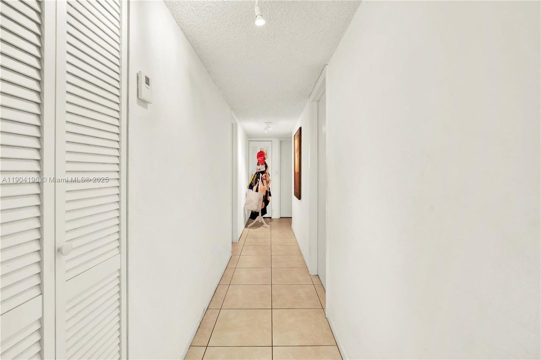 For Sale: $360,000 (3 beds, 2 baths, 1060 Square Feet)