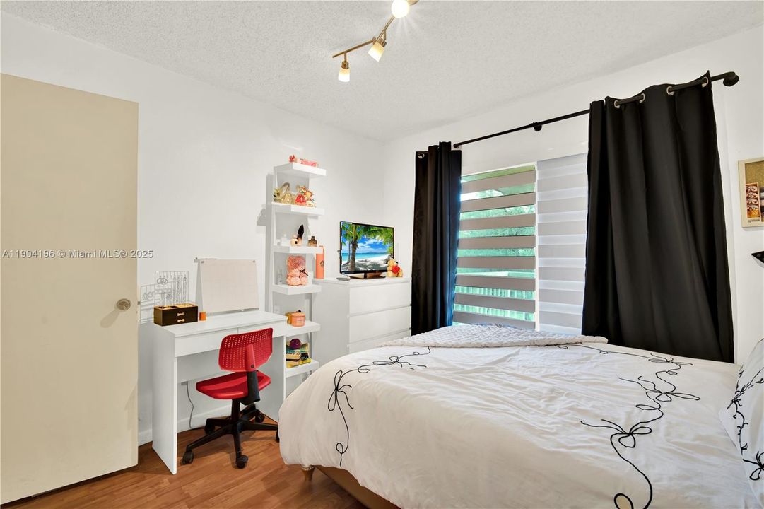 For Sale: $360,000 (3 beds, 2 baths, 1060 Square Feet)