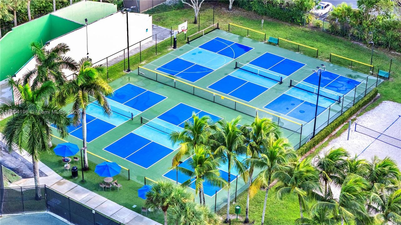 For Sale: $360,000 (3 beds, 2 baths, 1060 Square Feet)