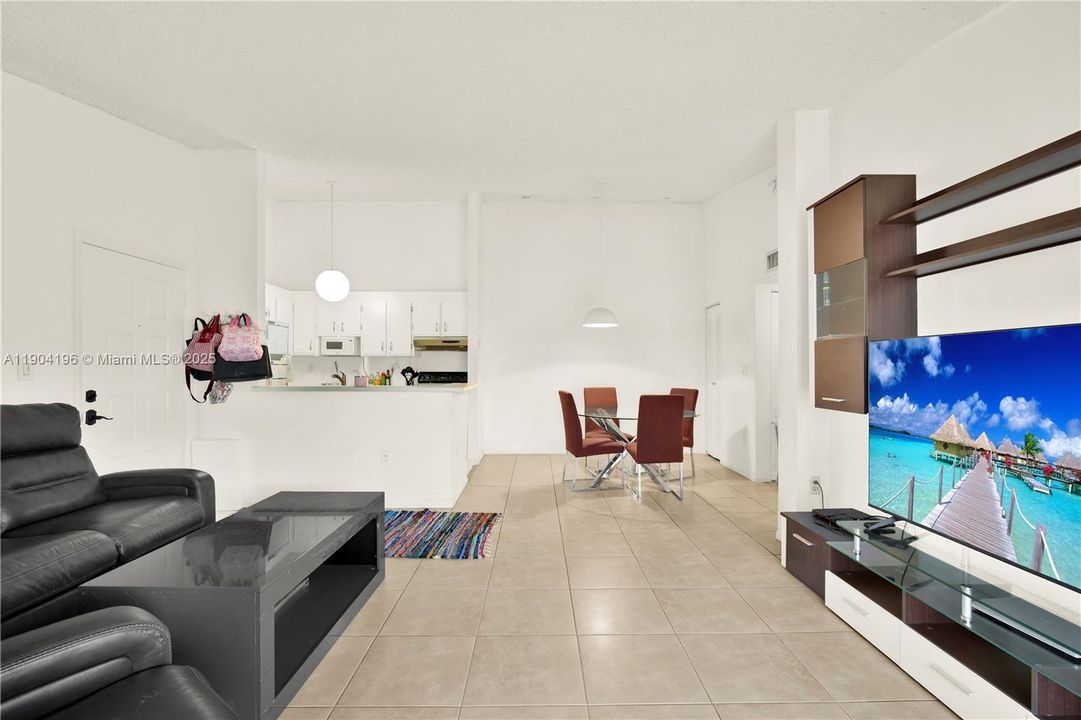 For Sale: $360,000 (3 beds, 2 baths, 1060 Square Feet)