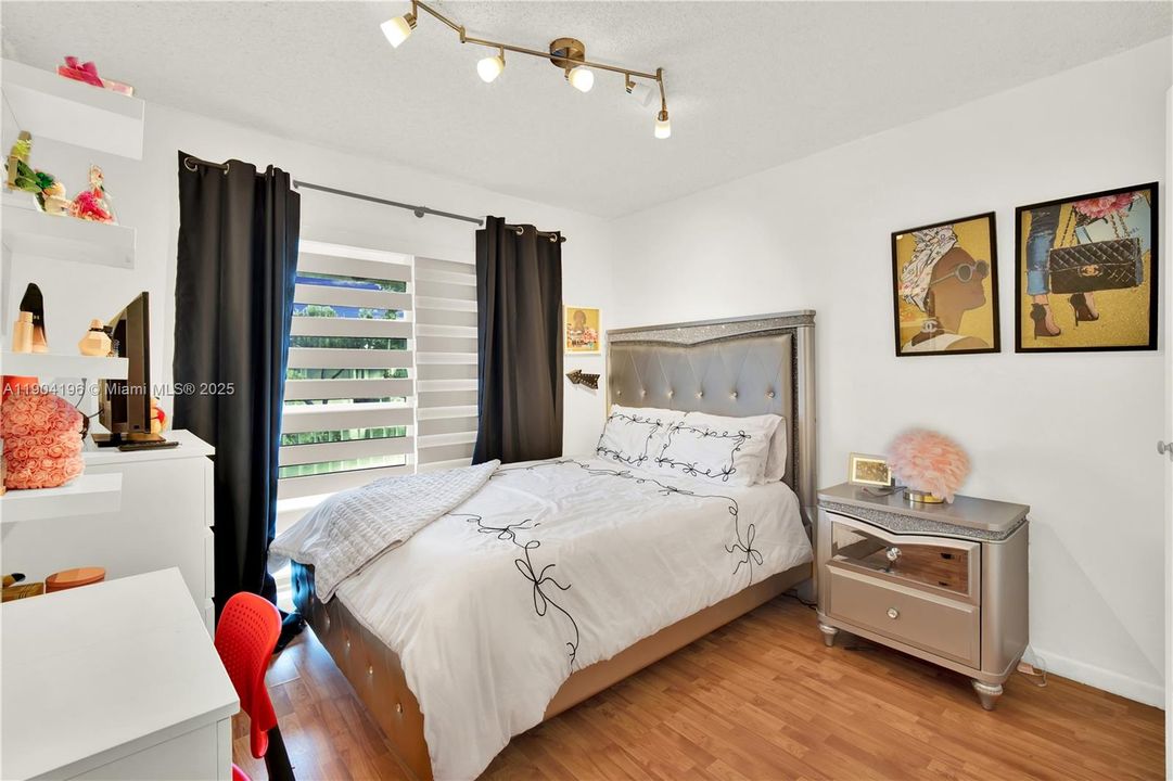 For Sale: $360,000 (3 beds, 2 baths, 1060 Square Feet)