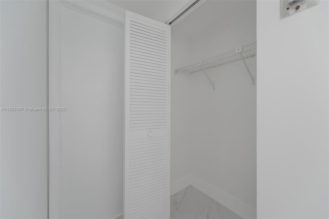 For Rent: $3,250 (1 beds, 1 baths, 870 Square Feet)