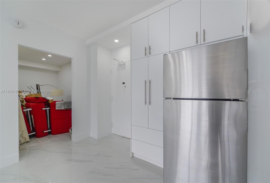 For Rent: $3,250 (1 beds, 1 baths, 870 Square Feet)