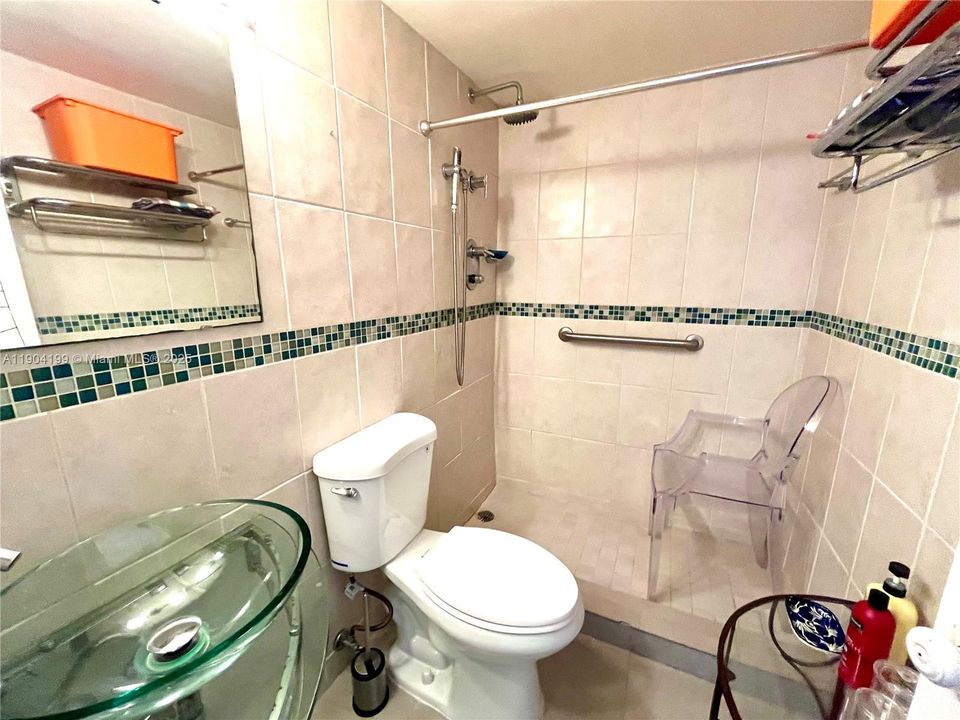 На продажу: $215,000 (1 спален, 1 ванн, 878 Квадратных фут)