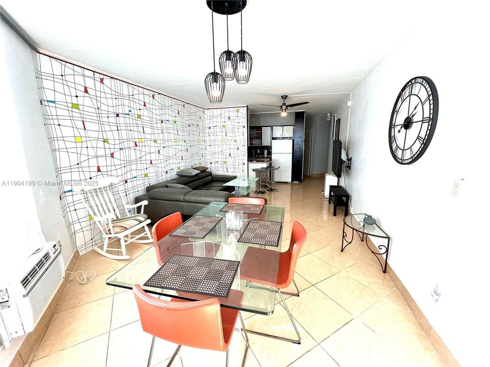 На продажу: $215,000 (1 спален, 1 ванн, 878 Квадратных фут)