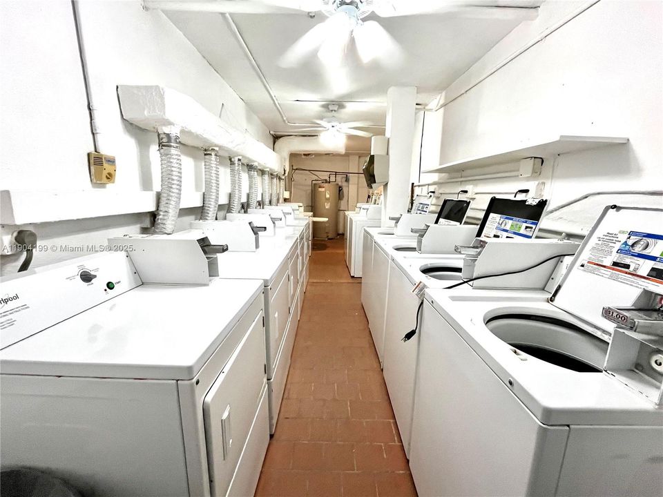 На продажу: $215,000 (1 спален, 1 ванн, 878 Квадратных фут)